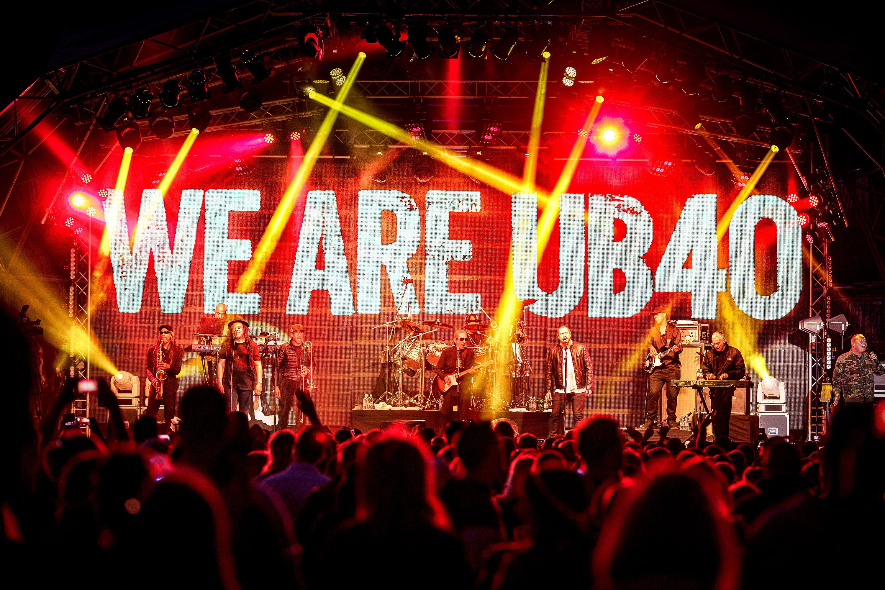 Crowd watching UB40 perform at Chilfest