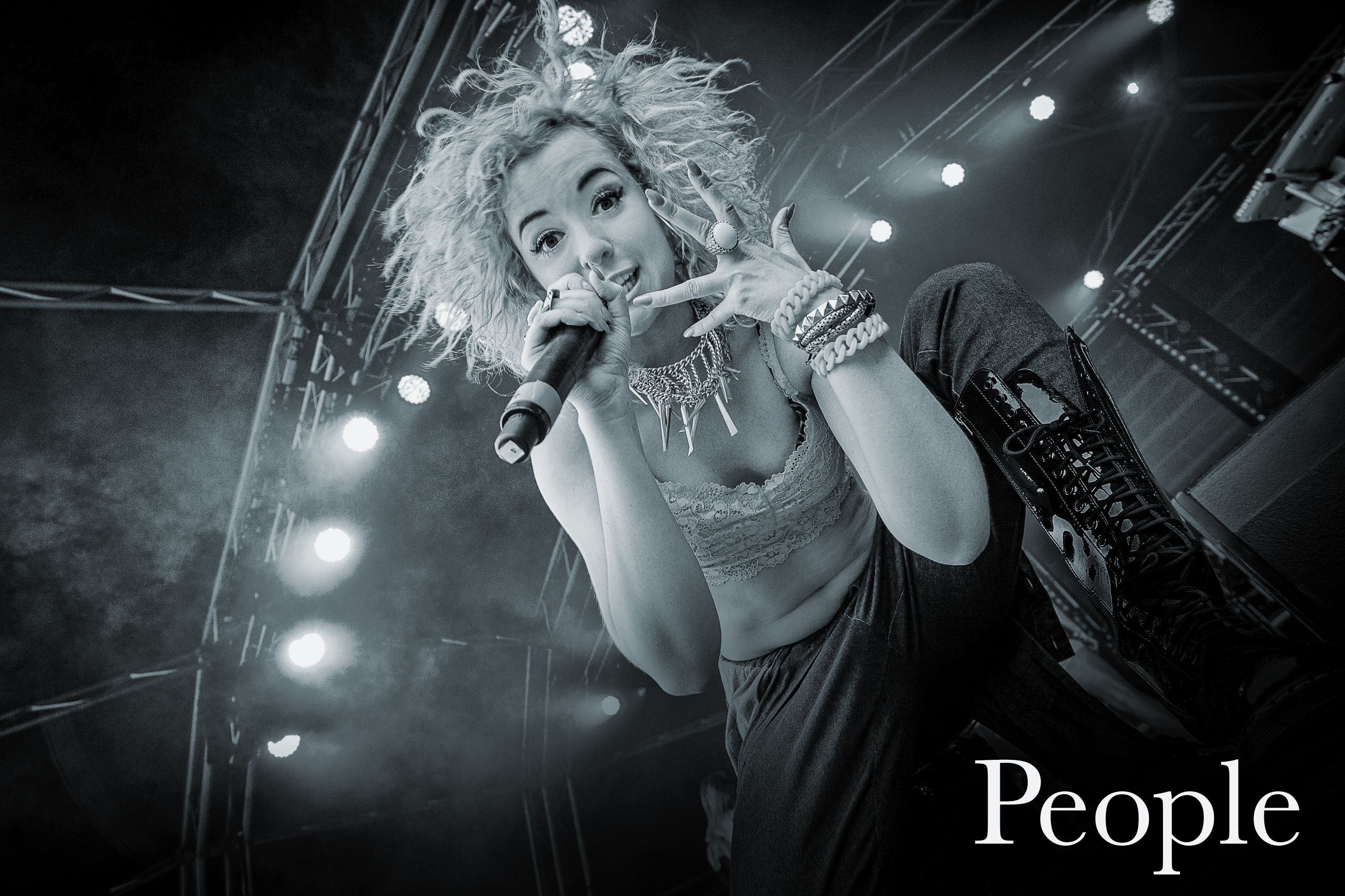 Music event photo, female artist. People photography